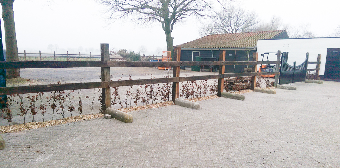 Bahnschwellen als Zaun - Fotos 2